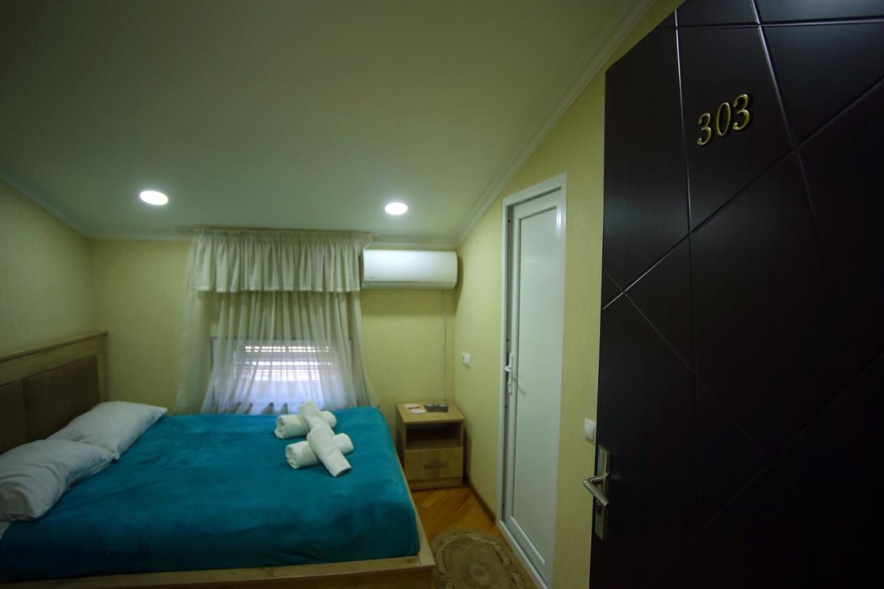 Meridian Kutaisi Esterno foto